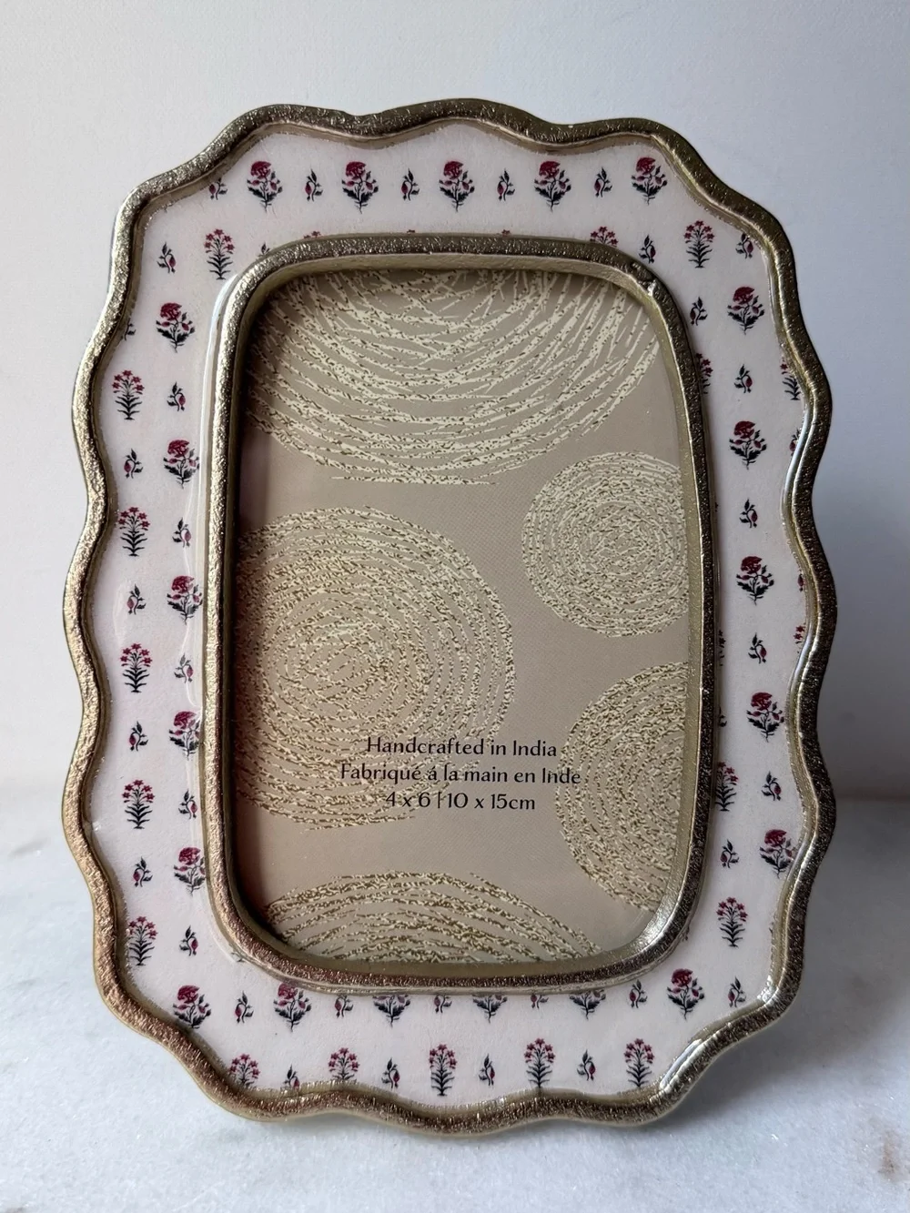 Handcrafted Scalloped metal Photo Frame with Floral Border - White & Gold